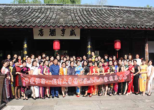 启润影视赴绍兴参加“母爱恒行”旗袍秀活动