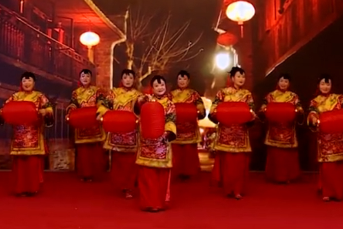 大红灯笼高高挂——2018首届全国影视·旗袍·艺术界春节联欢晚会节目之一