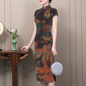 《穿旗袍的女人》香云纱旗袍经典款