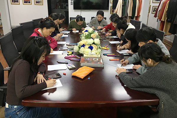 “秀出创意，赠送贺卡”主题活动