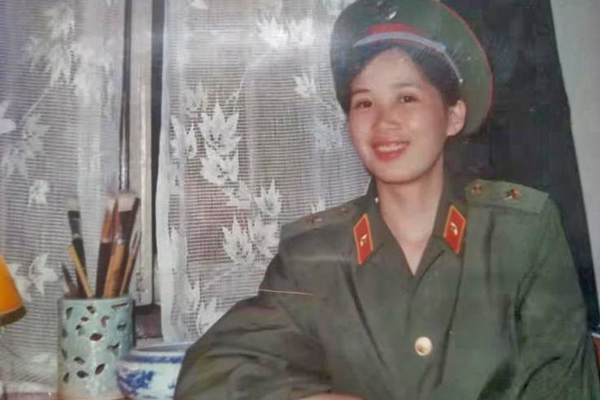 大型画册《军旗》为建党百年献礼 人物之一唐红霞