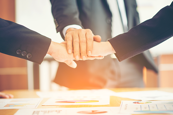 启润诚招影视投资及衍生产品的合作伙伴