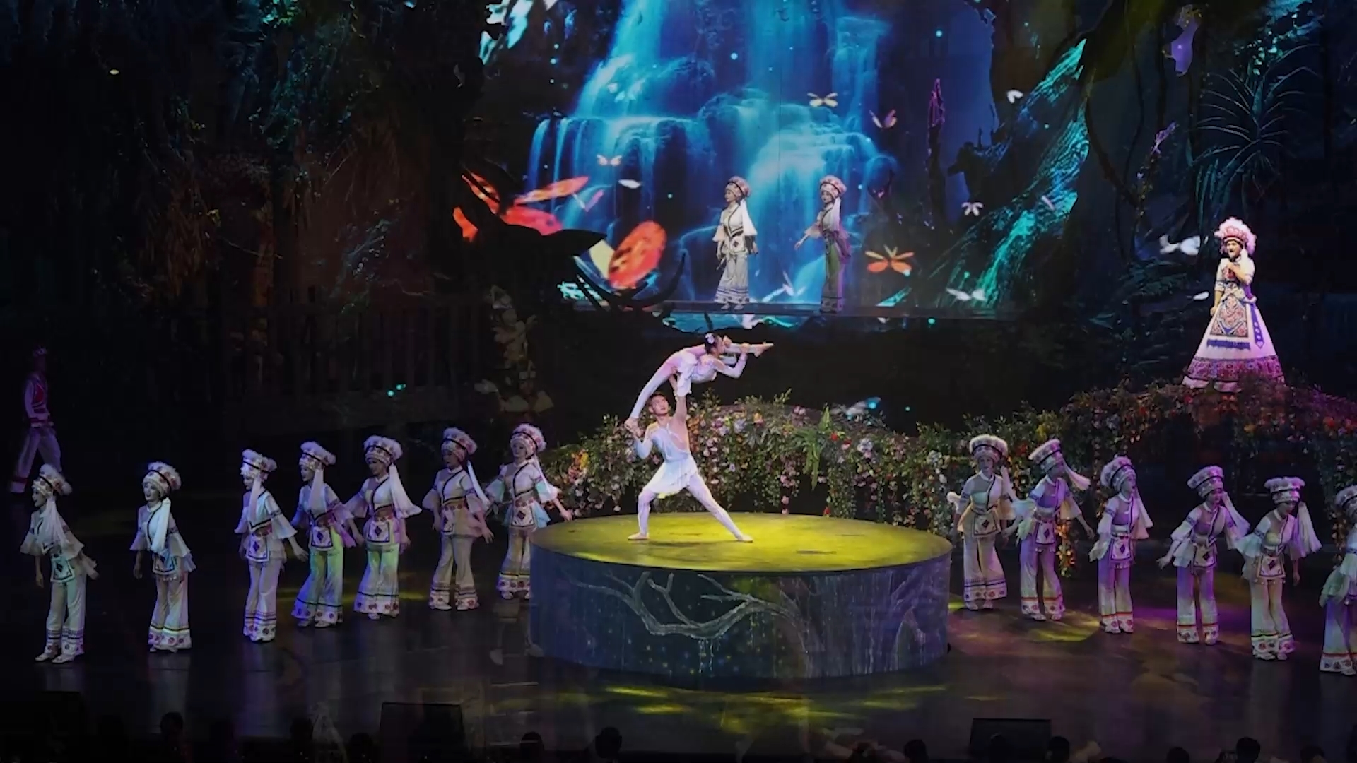 电影《穿旗袍的女人》走进湖南张家界！