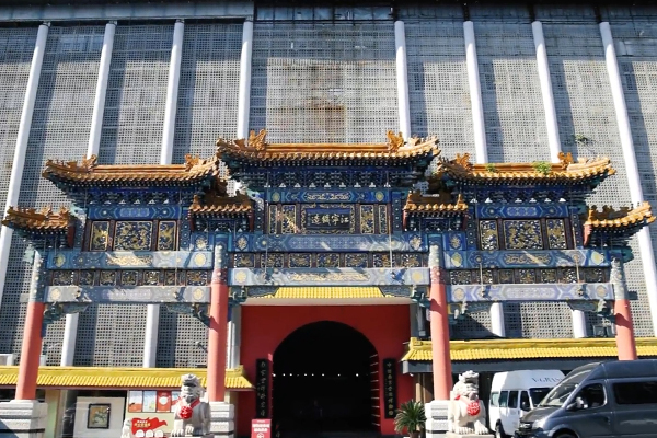 电影《穿旗袍的女人》走进南京云锦博物馆