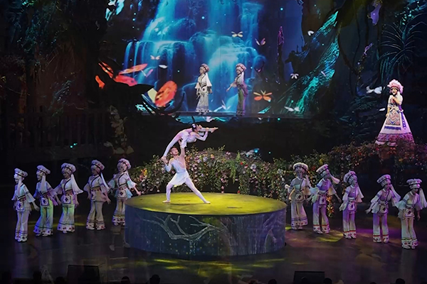 电影《穿旗袍的女人》走进湖南张家界！