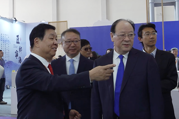 时尚节上，市委书记夸我“很时尚”！